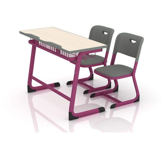 dubbele schoolbanken en stoelen