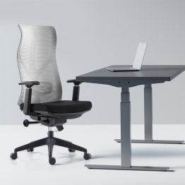 Cadeira ergonômica para escritório com encosto alto