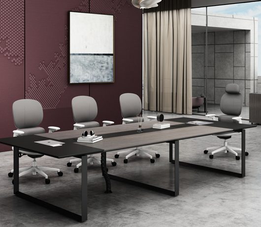 طاولة اجتماعات ذات أرجل معدنية