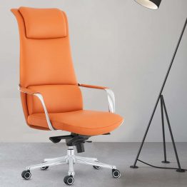 Cadeira executiva de couro com encosto alto