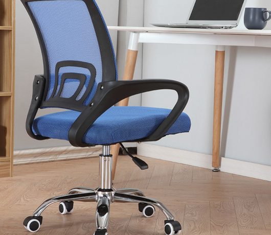Cadeira de trabalho elegante para escritório em malha