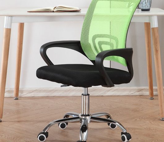 Elegante silla de trabajo de oficina de malla