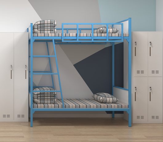 Двухъярусная кровать в общежитии