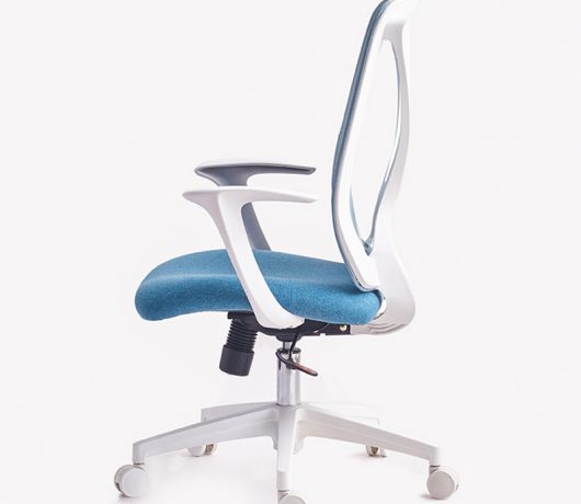 Silla de malla ergonómica moderna