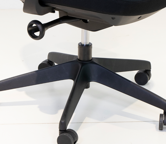 Silla de oficina con respaldo de malla ergonómica