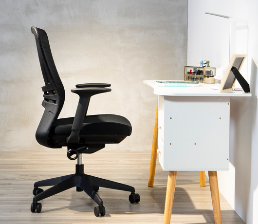 Ergonomic Mesh Swivel Chair