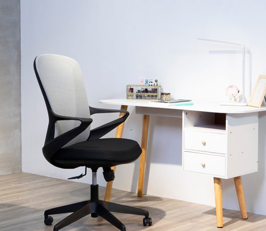 Silla de oficina giratoria de malla ergonómica