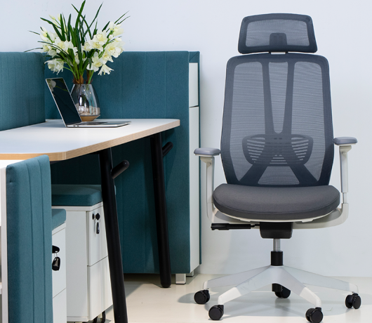 Silla de oficina ergonómica con respaldo alto