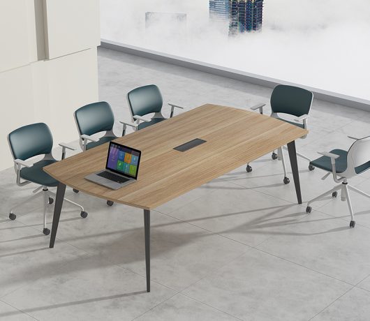 Mesa de reunião de madeira