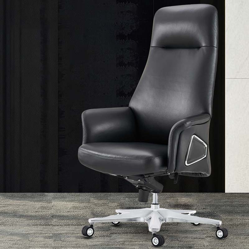 chaise de bureau en cuir noir
