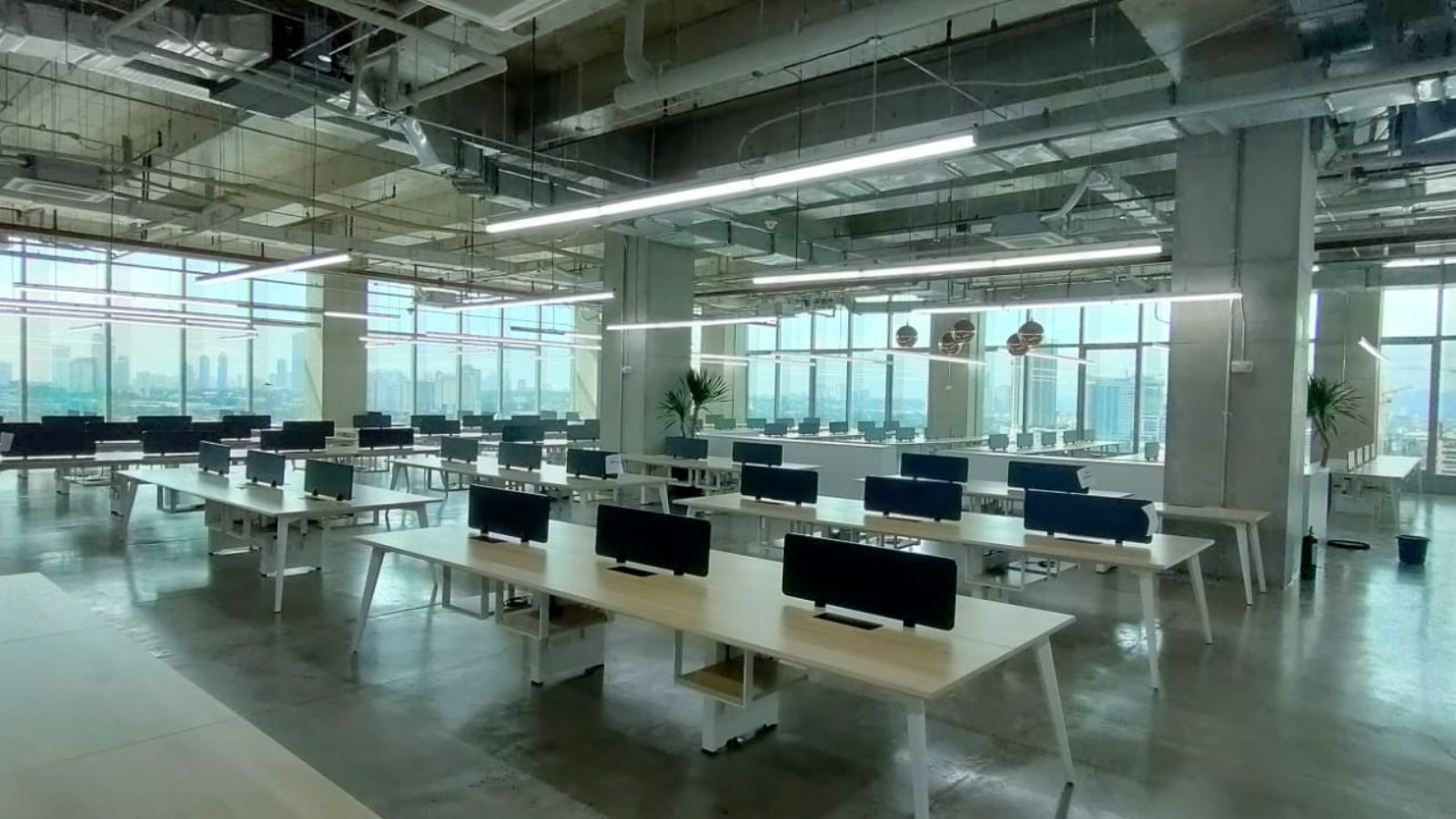 https://www.migeof.com/wp-content/uploads/2025/07/MeetCo-case-study-Cybalink-Solutions-office-1.jpg