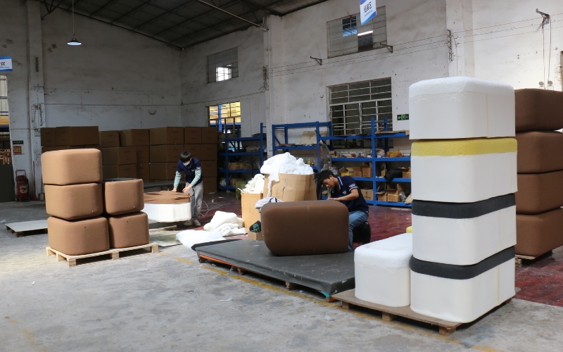 Meet&Co Factory Gallery 1